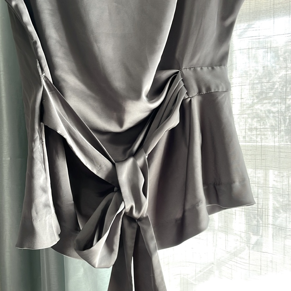 Woman’s New York & Company stretch blouse - Picture 7 of 10